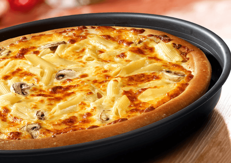 Mac and cheese pizza