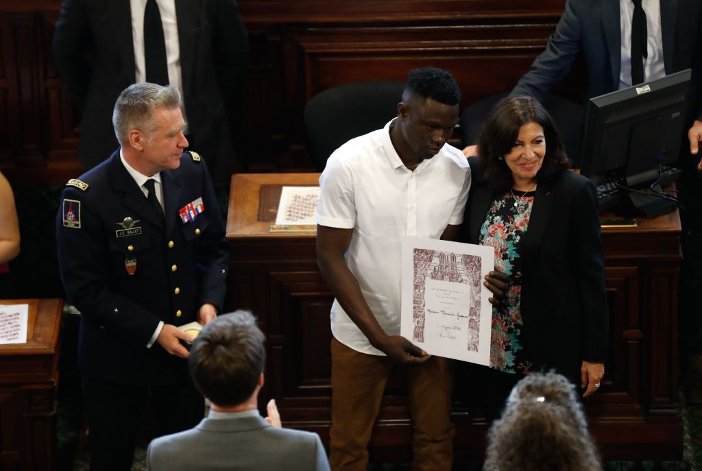 Mamoudou Gassama with Parisian mayor, Anne Hidalgo