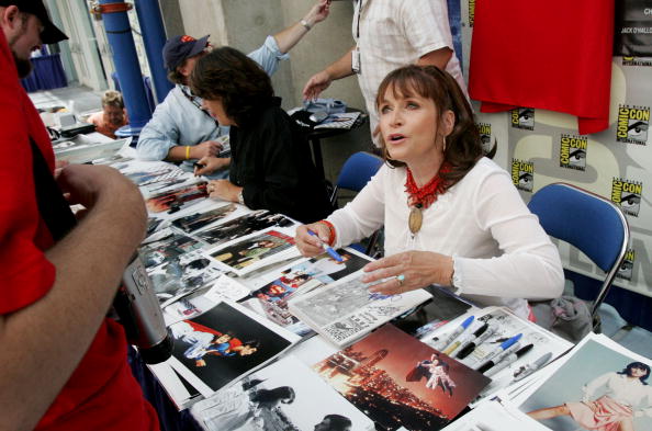 Margot Kidder signs autographs at Comic Con 2005