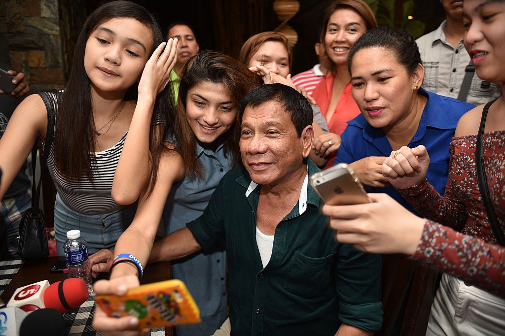 Rodrigo Duterte with women