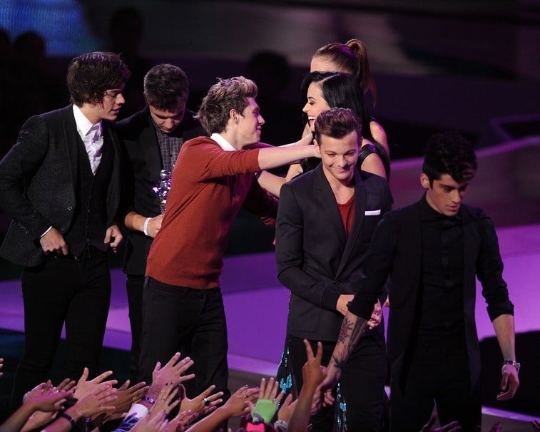 Niall Horan (with his One Direction bandmates) accepts the Best Pop Video award from singer Katy Perry onstage during the 2012 MTV Video Music Awards at Staples Center on September 6, 2012 in Los Angeles, California. Niall Horan (with his One Direction bandmates) accepts the Best Pop Video award from singer Katy Perry onstage during the 2012 MTV Video Music Awards at Staples Center on September 6, 2012 in Los Angeles, California.