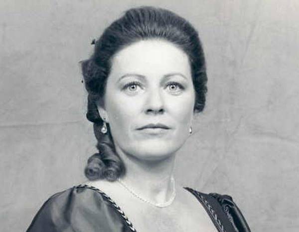 Patty Duke as Martha Washington in "George Washington"