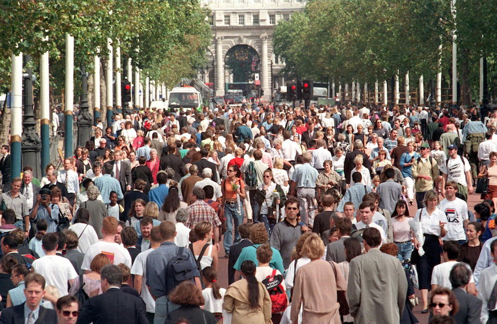 The crowded scene at The Mall as members of the public make their way to and from St. James's Palace and Buckingham Palace to pay their respects to Diana, the Princess of Wales