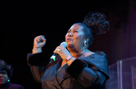 Aretha Franklin performs onstage during Clive Davis' pre-Grammy Gala at the Regency Hotel's Grand Ballroom February 22, 2003 in New York City
