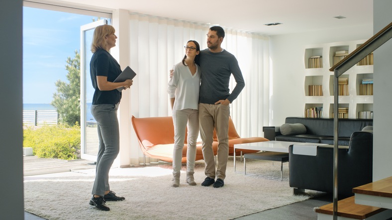 house real estate showing