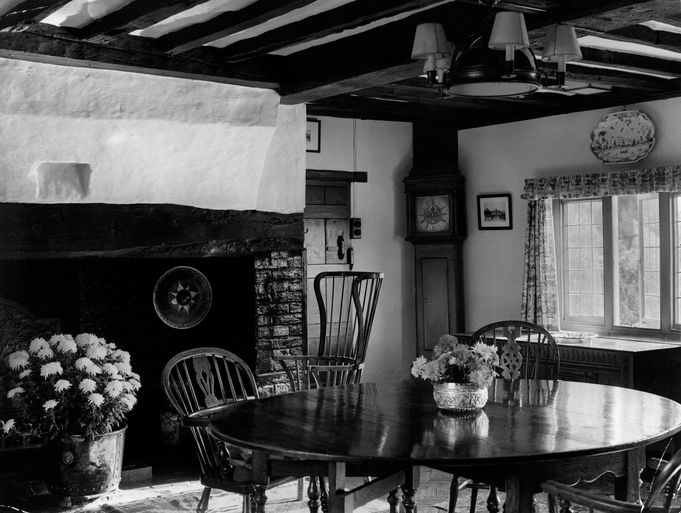 1940 dining room