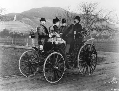 Karl and Bertha Benz-with their daughter Klara in 1894