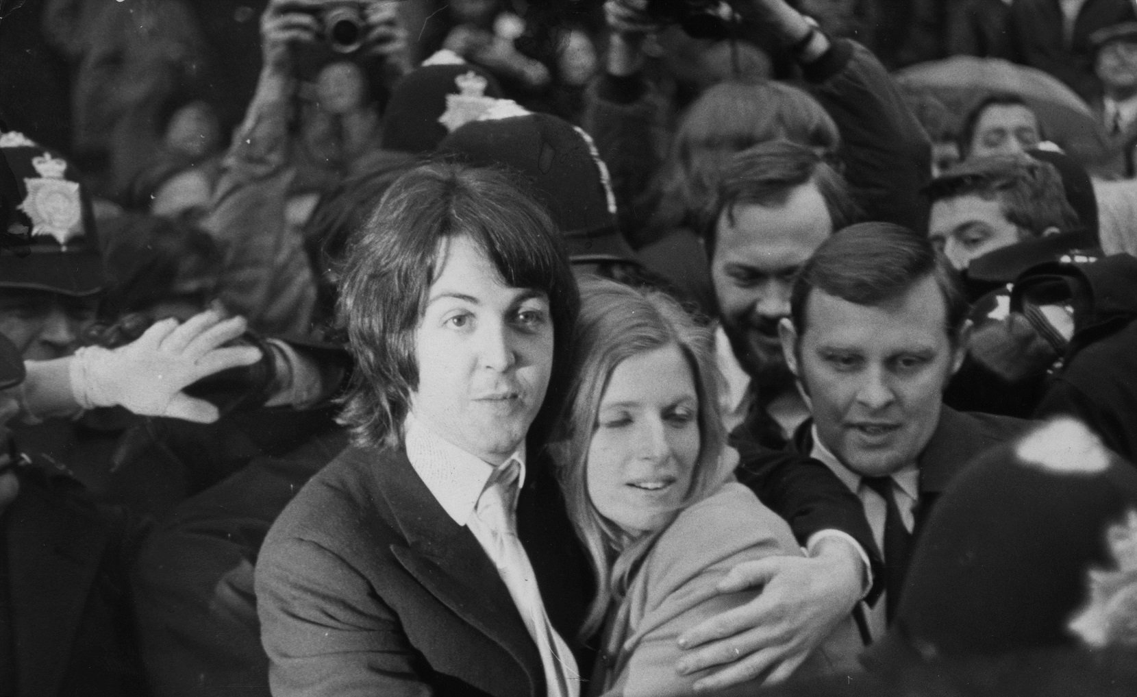 Paul McCartney marries Linda
