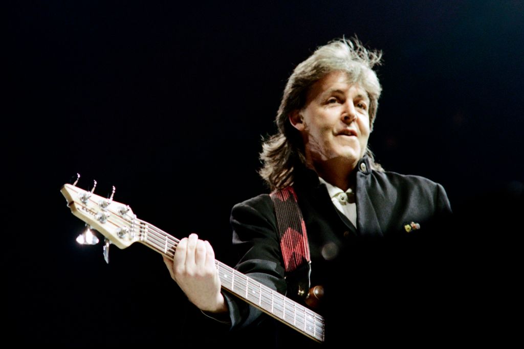 Paul McCartney performs on November 6, 1989 in Lyon, France