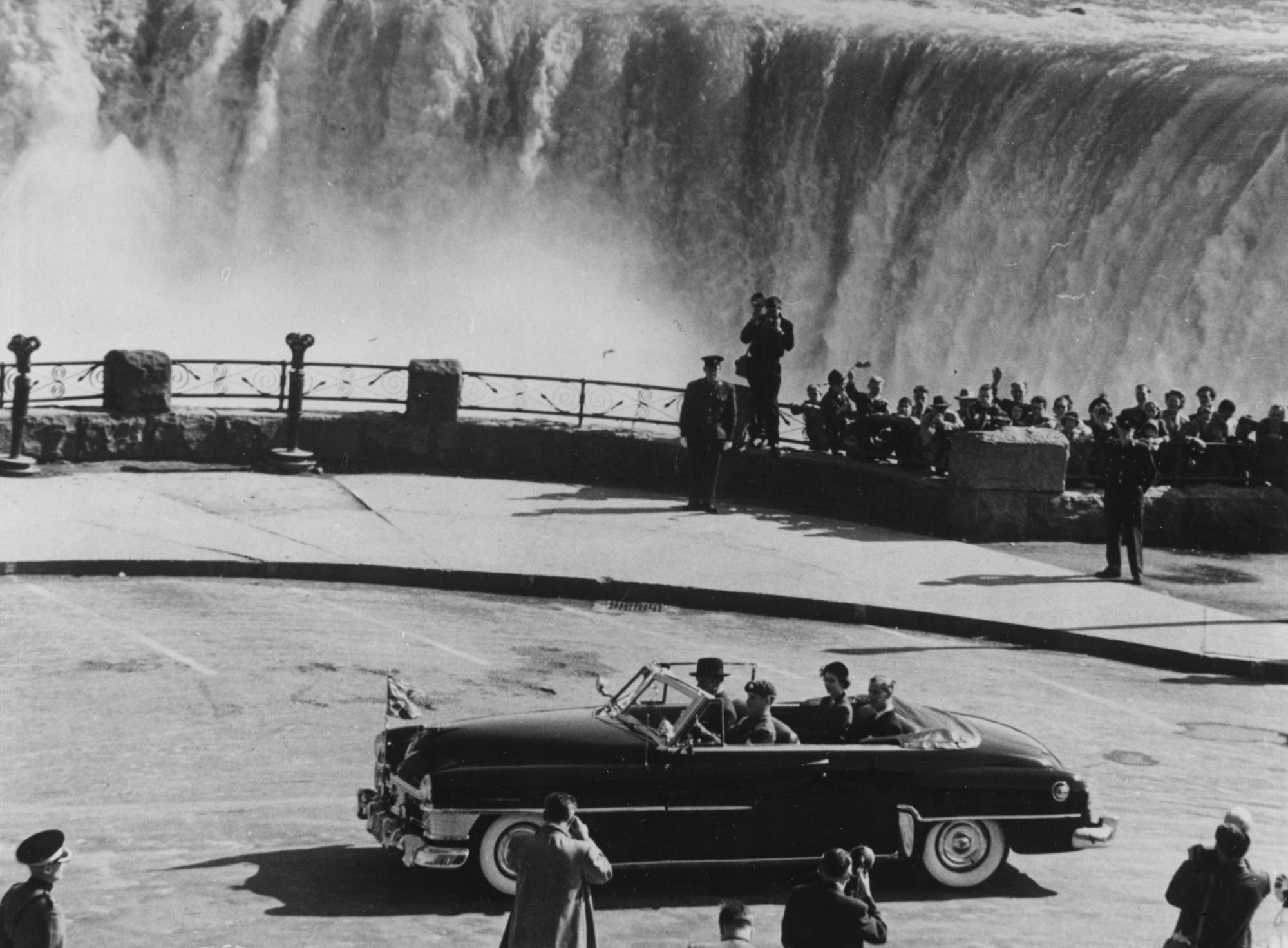 Princess Elizabeth and Prince Philip arrive at Niagara Falls, Canada