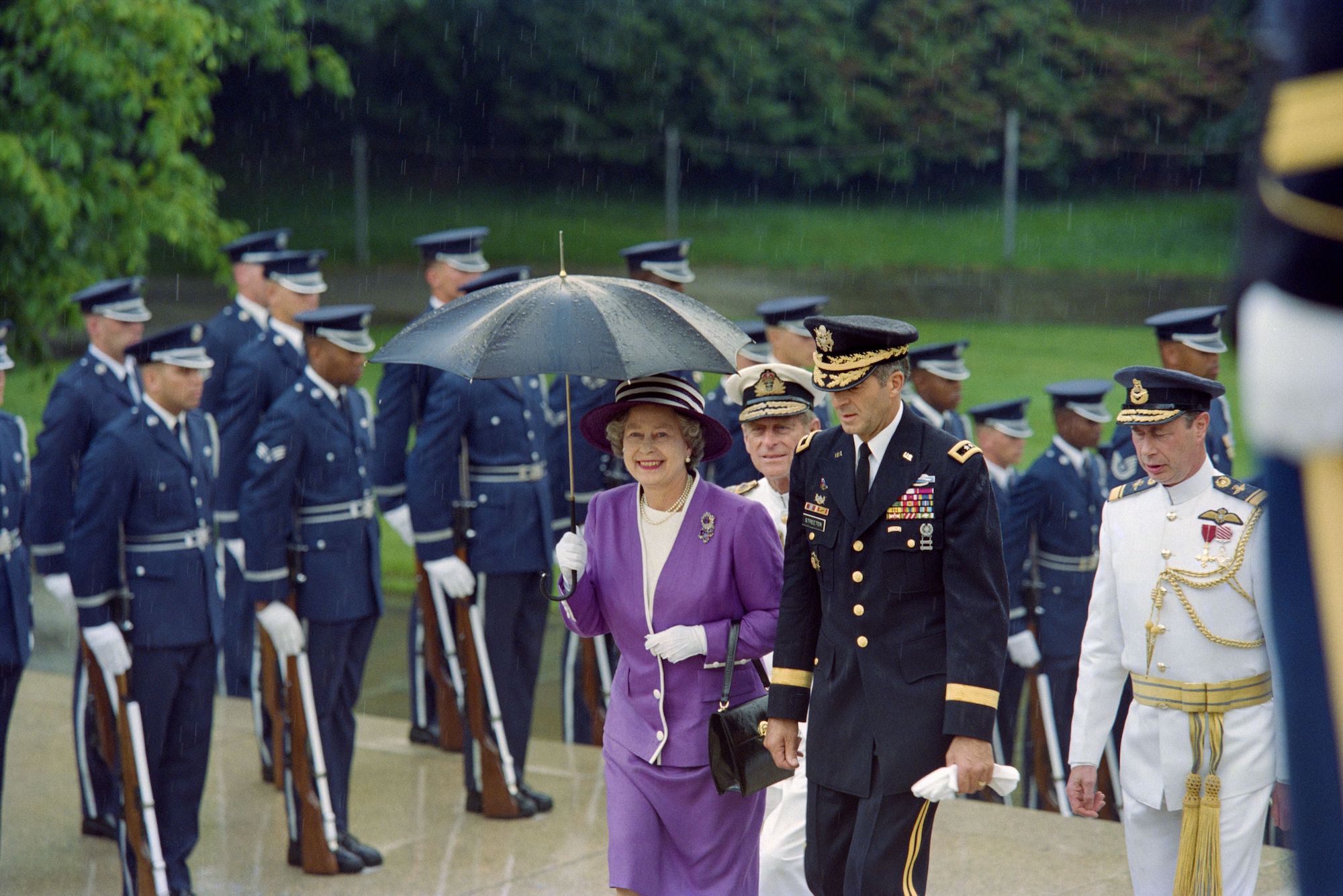Queen Elizabeth II and Prince Philip visit the Tomb of the Unknowns in Arlington National Cemetery