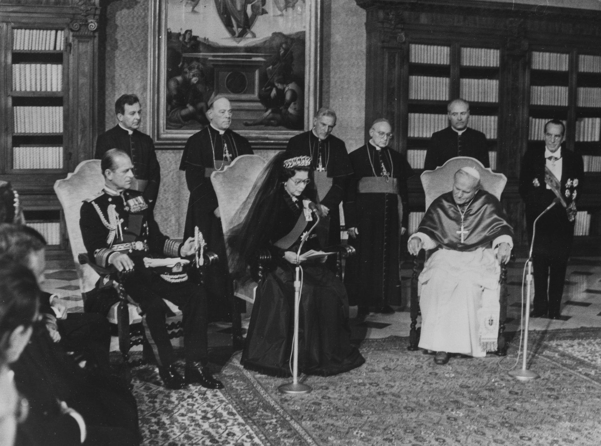 Queen Elizabeth II reads out a message to Pope John Paul II at the Vatican