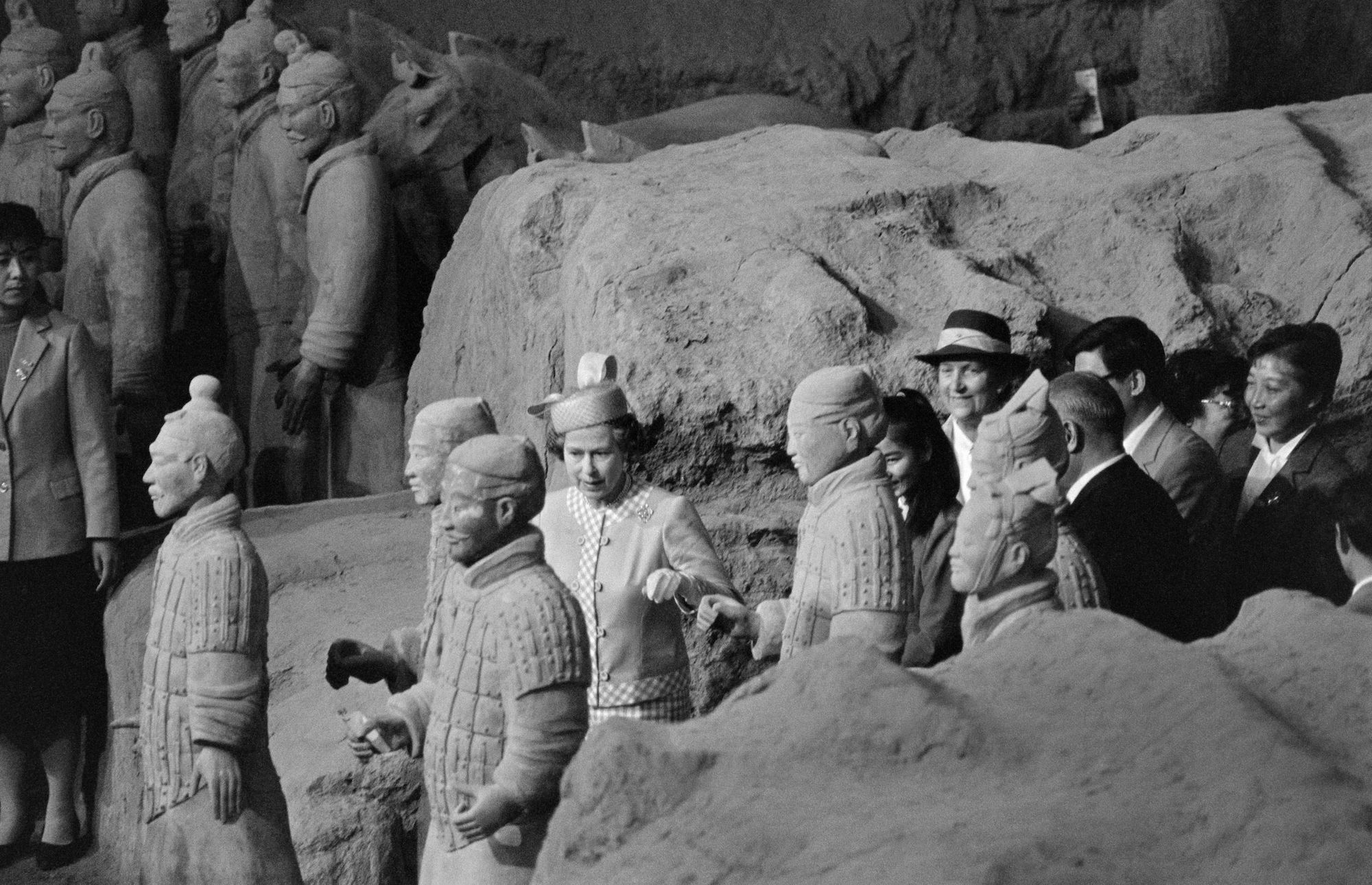 Queen Elizabeth II takes a close look at the terra-cotta warriors at the Museum of the Qin Dynasty during her visit to Xi'an