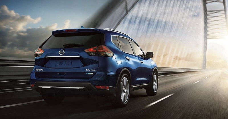 The 2018 Rogue Hybrid utilizes Nissan's advanced Intelligent Dual Clutch system. It uses a compact Lithium-ion battery and electric motor to provide supplementary power through its one-motor/two-clutch system.