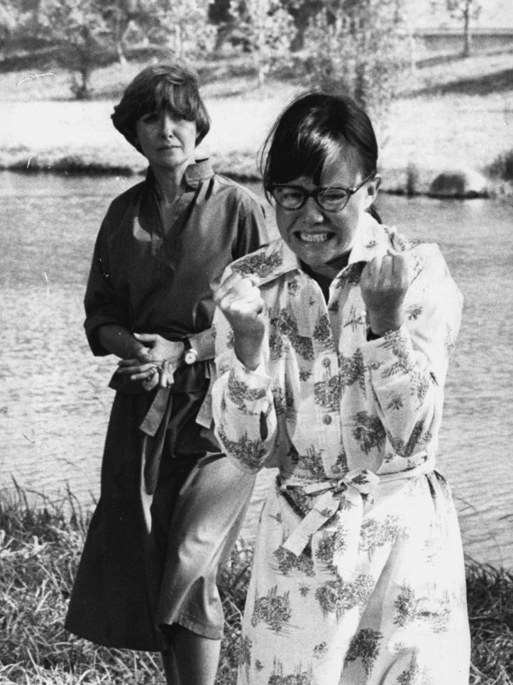 Sally Field & Joanne Woodward in Sybil (1976)