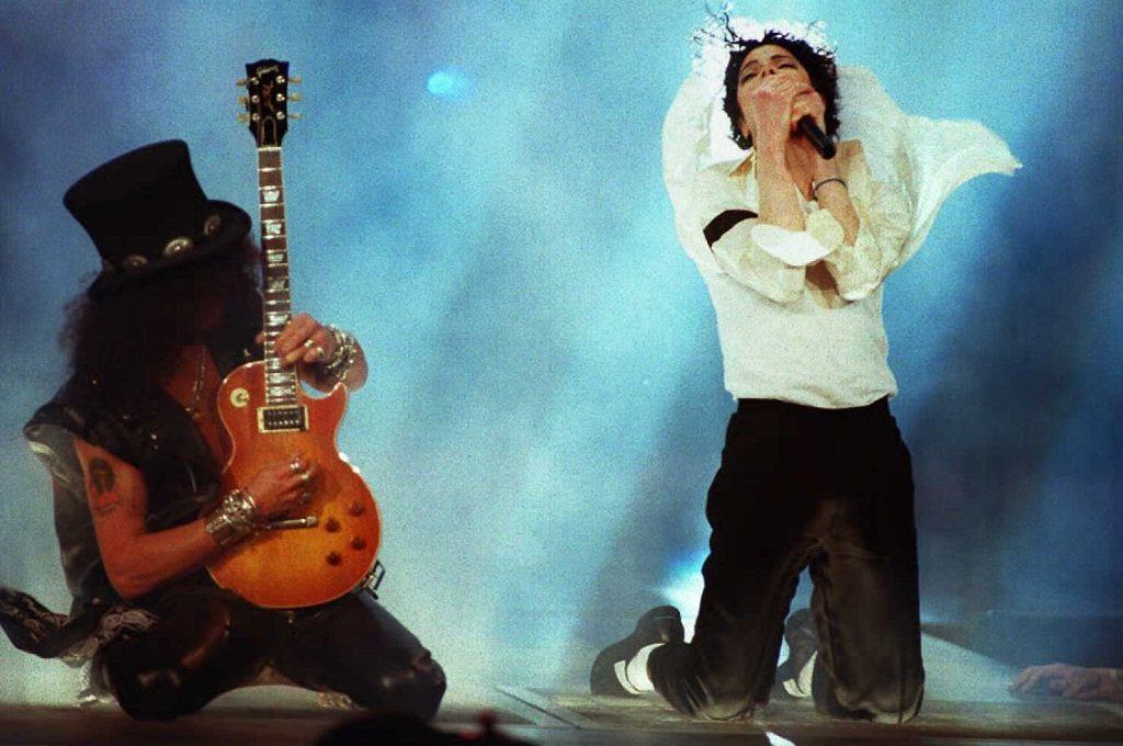 Michael Jackson performs with Slash