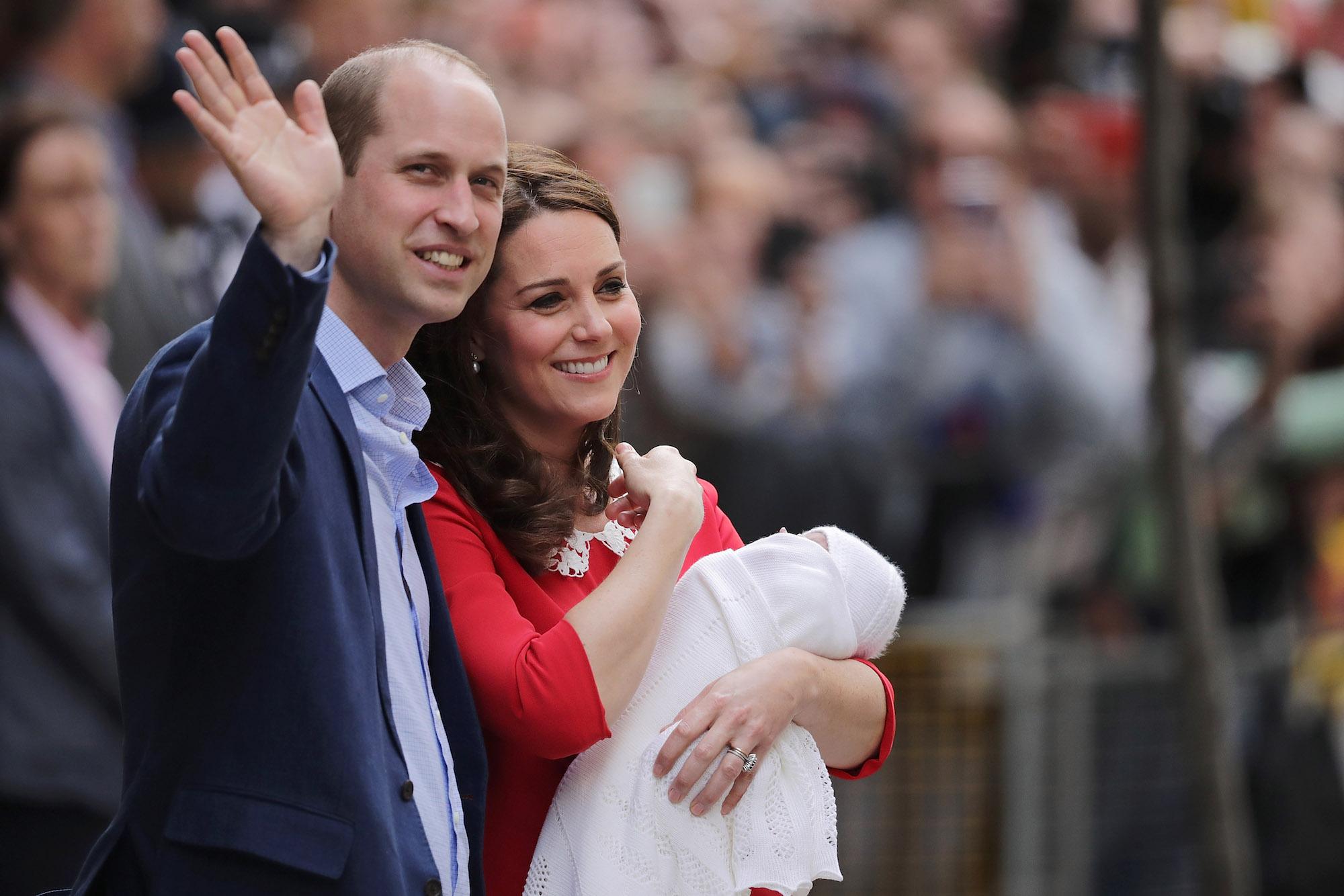 Prince William and Kate Middleton leave the hospital with Prince Louis