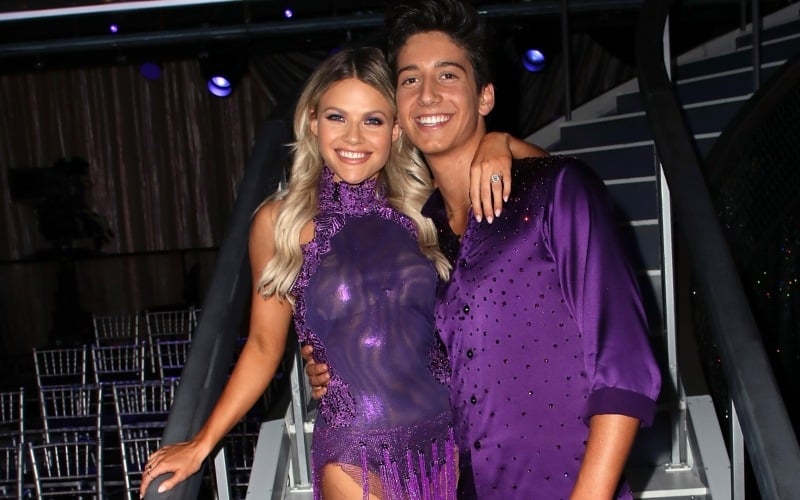 Witney Carson en Milo Manheim op 'Dancing with the Stars'