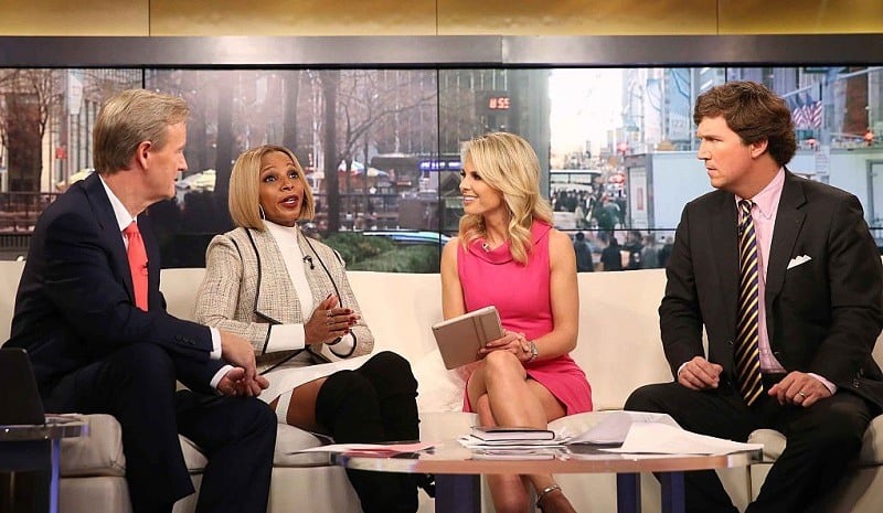 Steve Doocy, Mary J. Blige, Elisabeth Hasselbeck, and Tucker Carlson appear on 'Fox & Friends' at FOX Studios on November 20, 2015 in New York City.