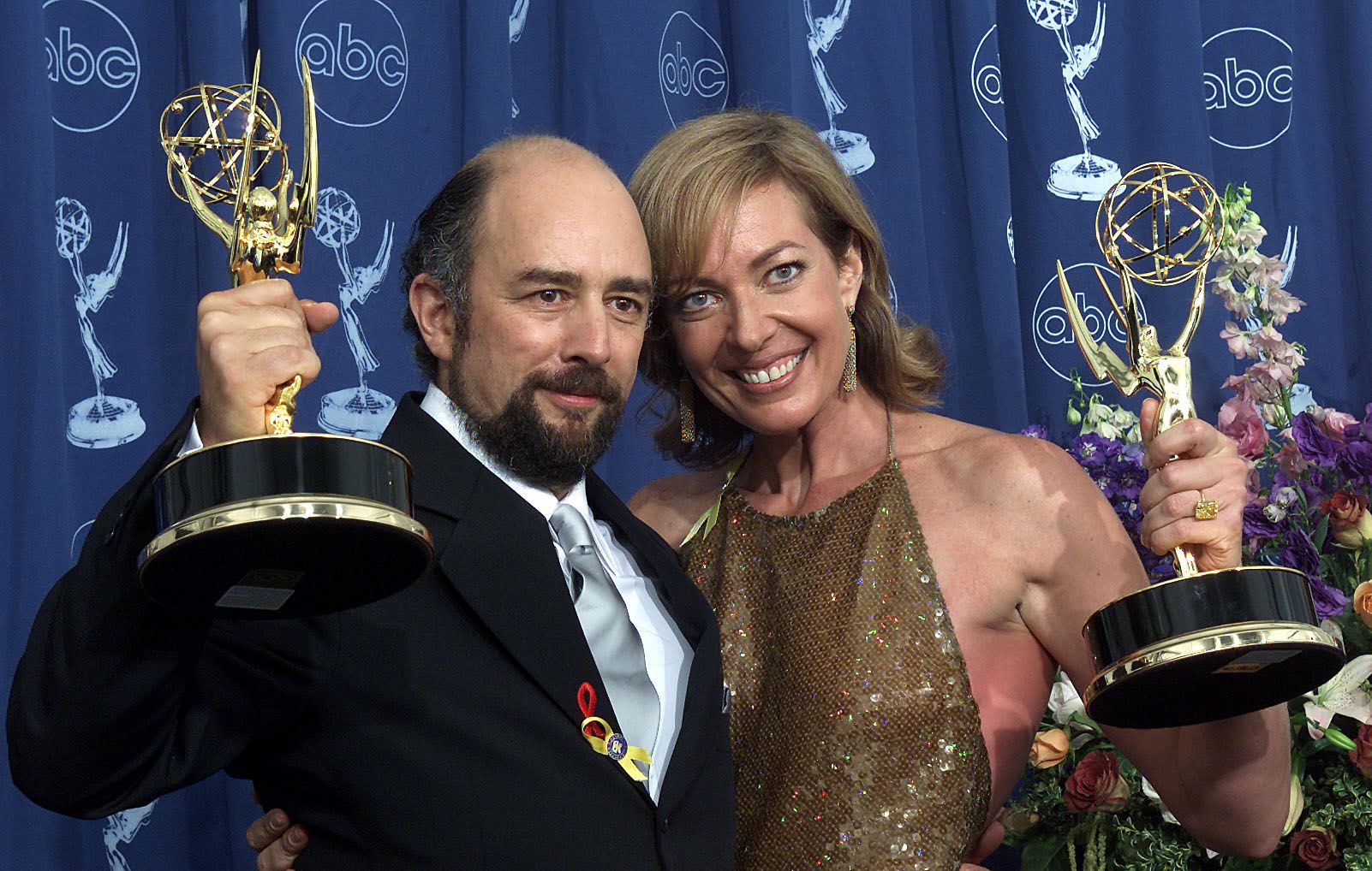 Richard Schiff (left) with his Primetime Emmy award in 2001.