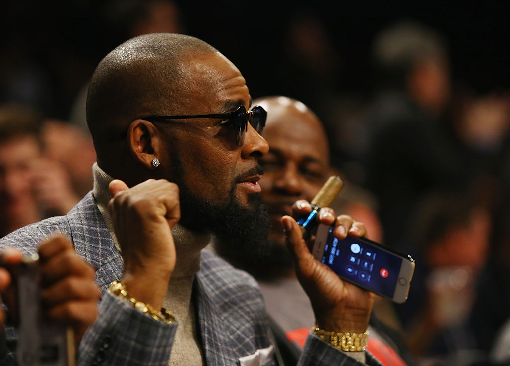 R. Kelly attends the Brooklyn Nets vs the Atlanta Hawks at The Barclays Center on November 17, 2015 in New York City. 