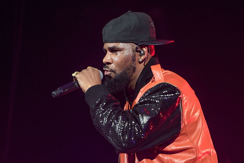 R. Kelly holding a microphone at a concert