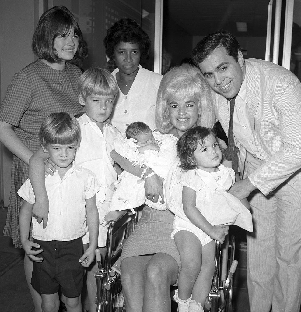 Mariska Hargitay (second from right) sitting on mother Jayne Mansfield's lap