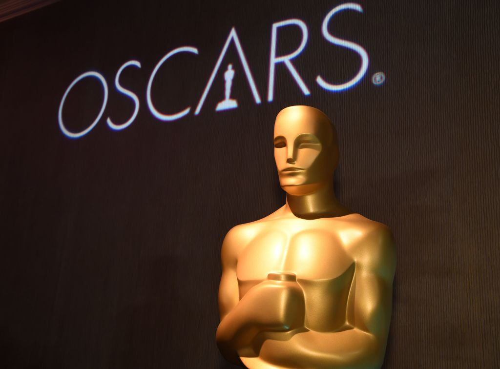 Oscar Statue