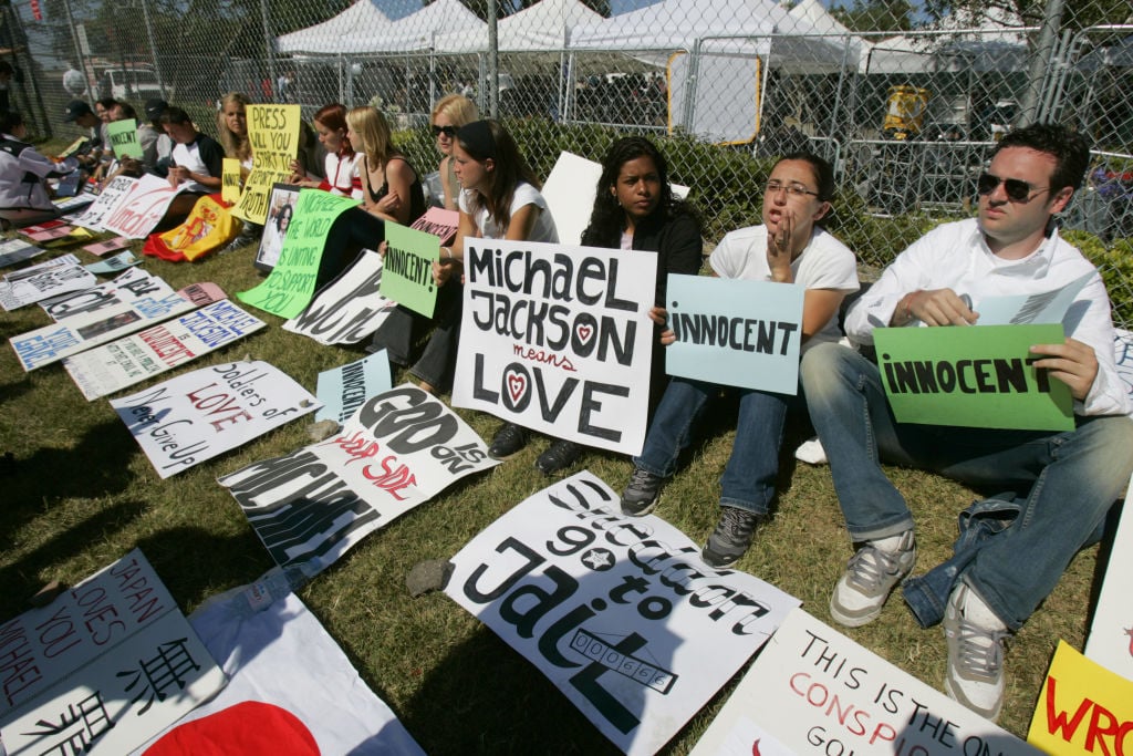 Michael Jackson fans outside the Santa Barbara County Courthouse | Kimberly White/Corbis via Getty Images