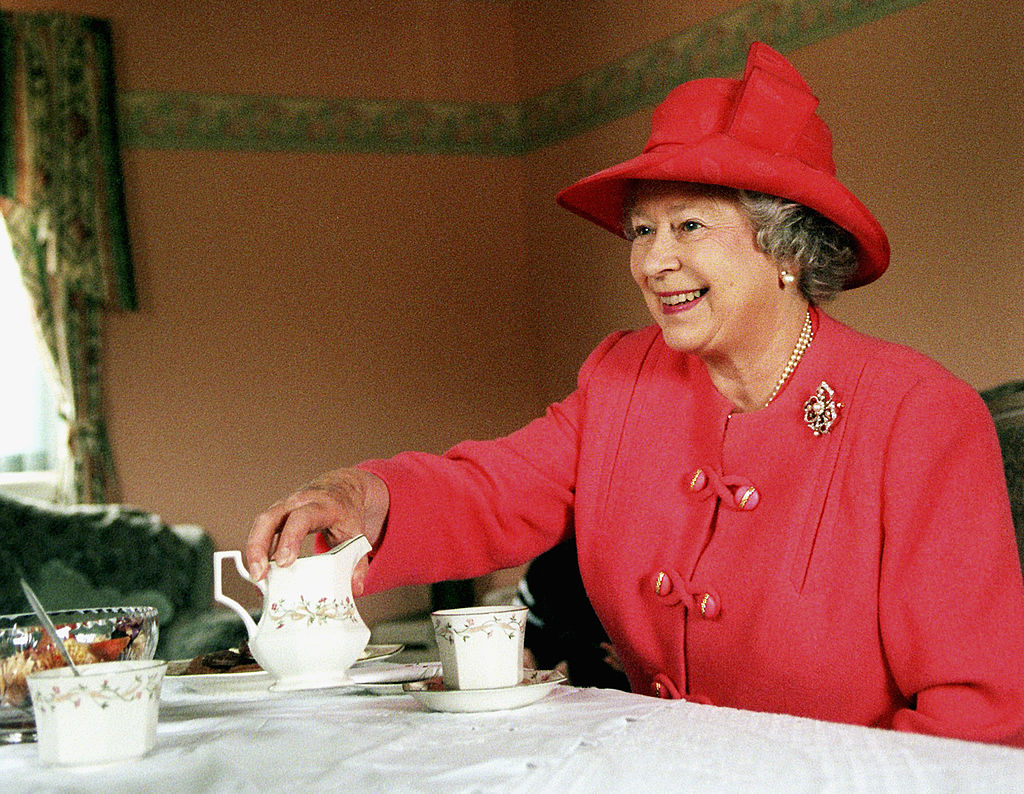Queen Elizabeth has tea