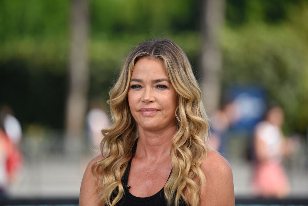 Denise Richards visits "Extra"