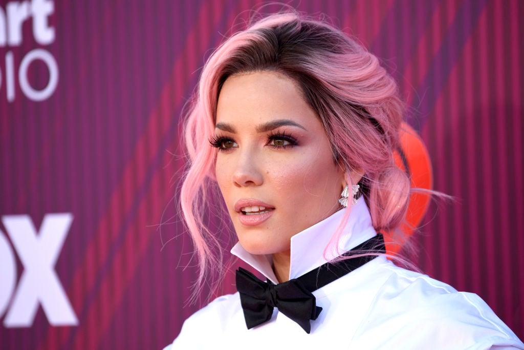 Halsey's Blue and Yellow Hair at the 2019 American Music Awards - wide 3