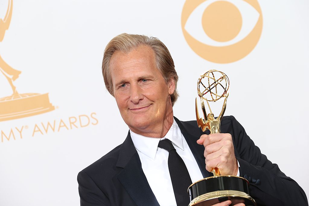 Actor Jeff Daniels holds his trophy at the 2013 Emmy Awards