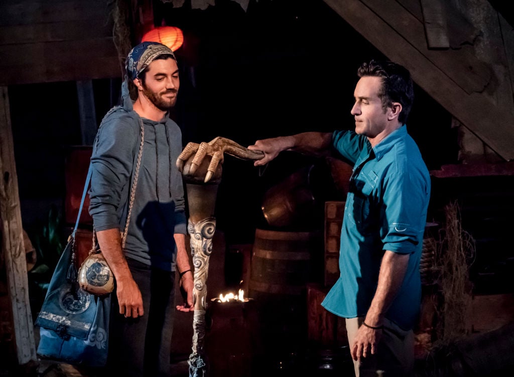 Jeff Probst extinguishes Chris Underwood's torch