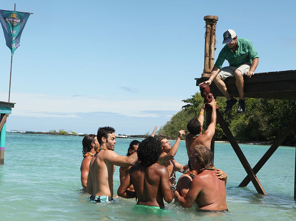 Jeff Probst passes the immunity idol to Colton