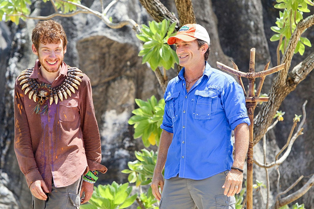 Jeff Probst awards John Cochran the Immunity Idol