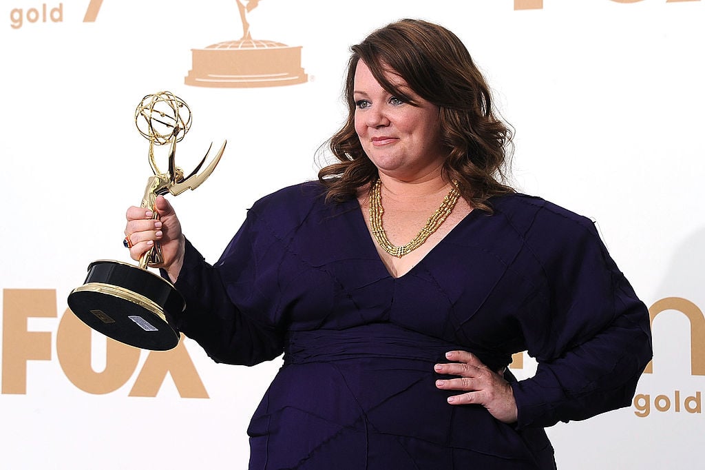 Melissa McCarthy holds her Emmy award and poses for pictures in 2011