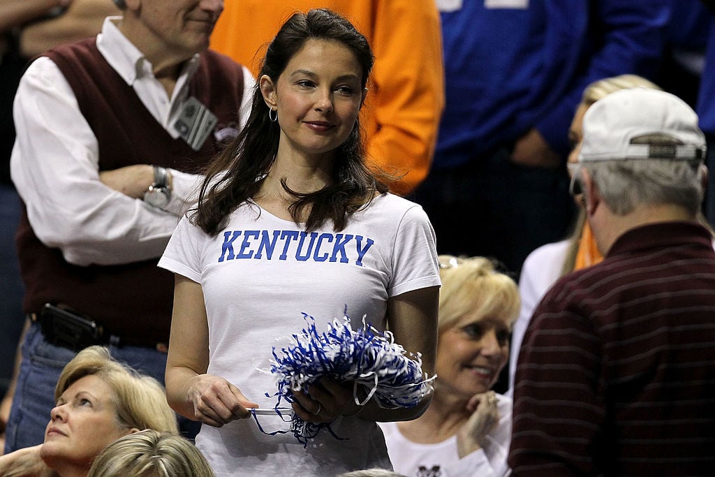 Ashley Judd cheers for the Kentucky Wildcats.