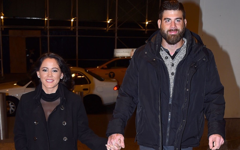 Jenelle Evans and David Eason holding hands