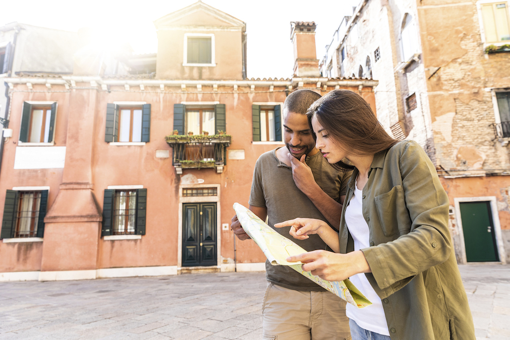 Couple lost in Italy