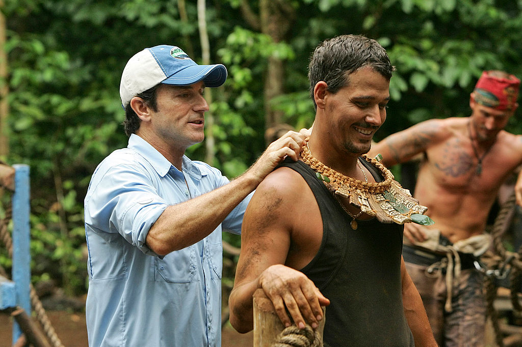 Jeff Probst put the immunity necklace on Rob Mariano