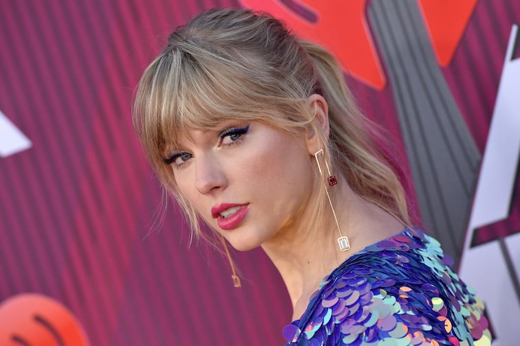 [Image: Taylor-Swift-2.jpg]