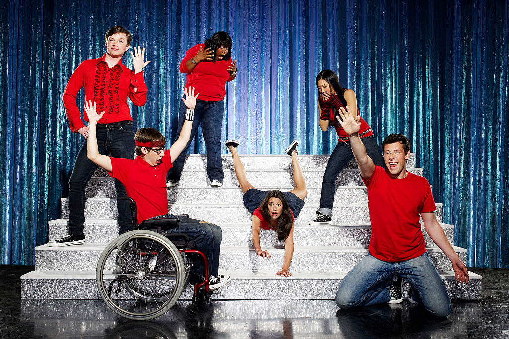 The original members of New Directions from the Glee pilot 