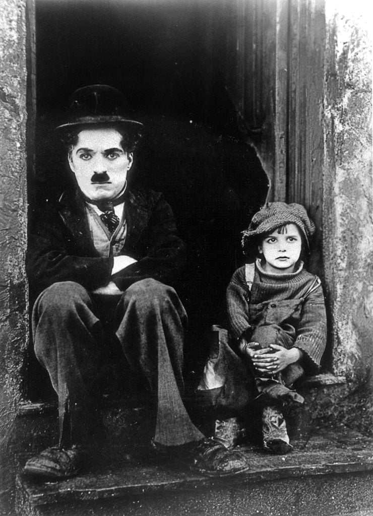 Charlie Chaplin and Jackie Coogan in The Kid 