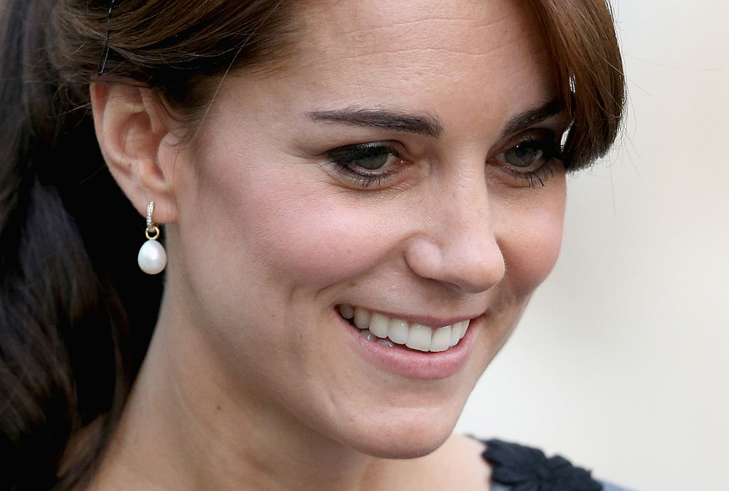 Aggregate more than 81 kate middleton pearl earrings christening best ...