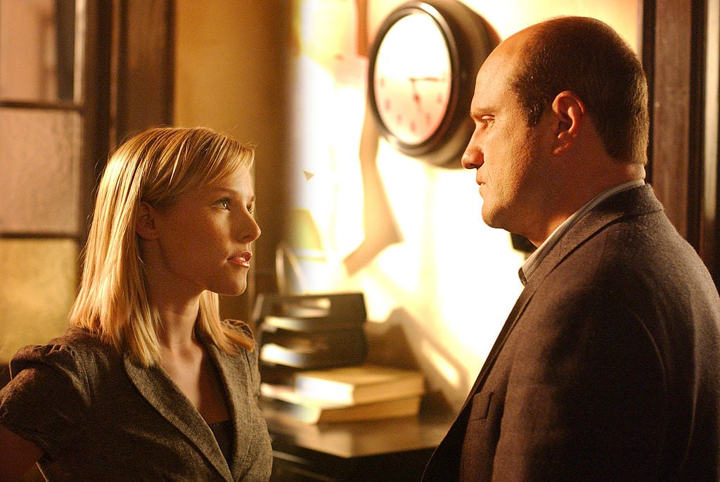 Keith (Enrico Colantoni) confronts Veronica (Kristen Bell)