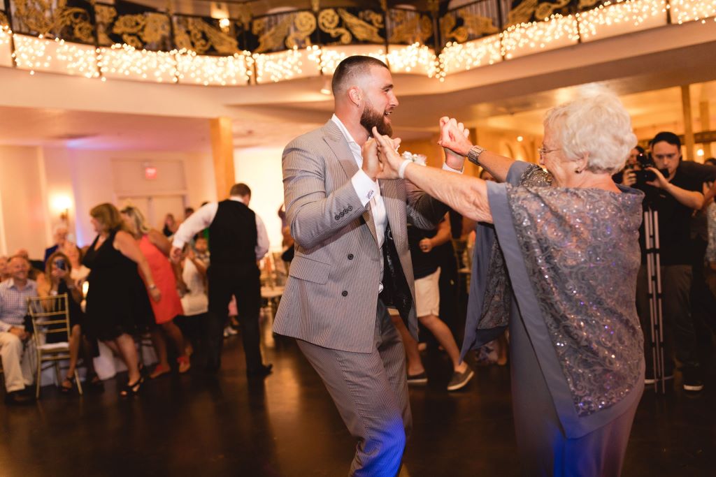 Travis Kelce dances at Hubbard's wedding