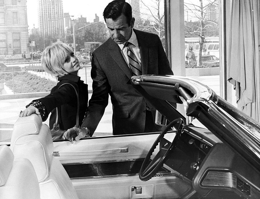 Goldie Hawn and Walter Matthau
