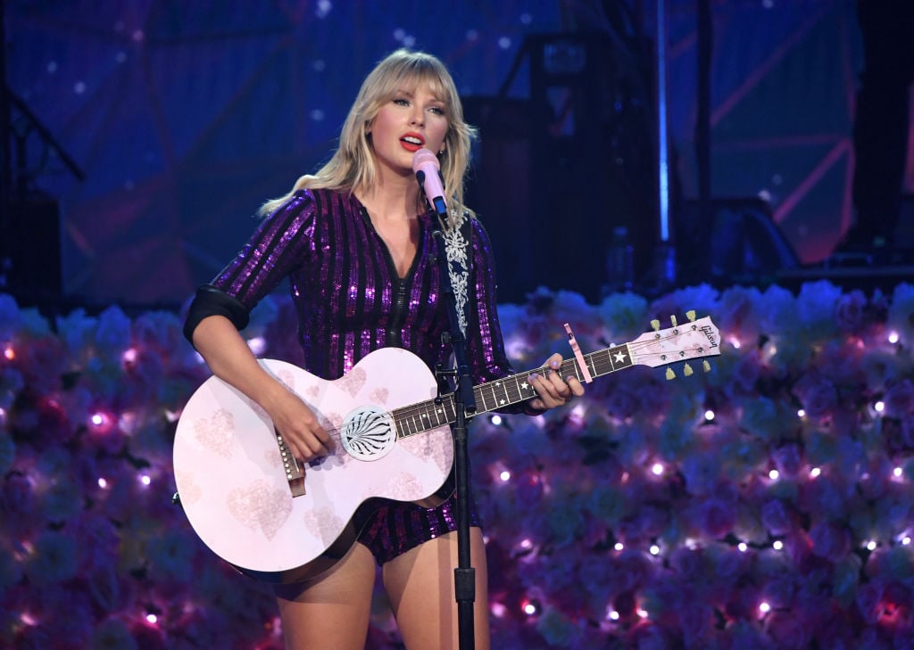 Some Fans Got Invited To Taylor Swift’s Home For Exclusive Secret Sessions