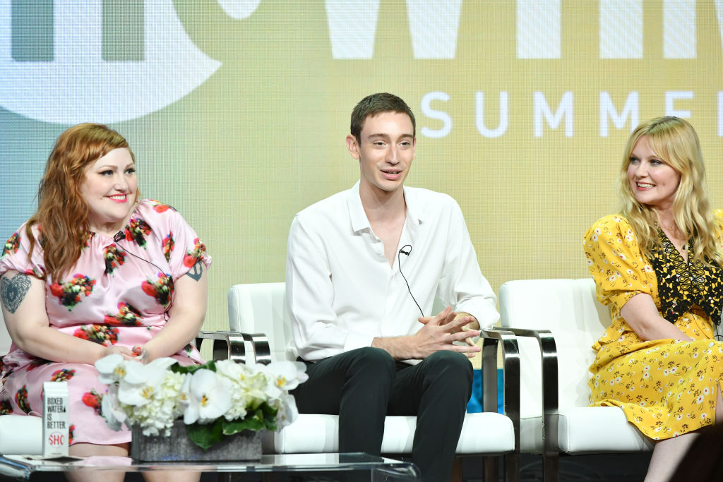 Theodore Pellerin between Beth Ditto and Kirsten Dunst